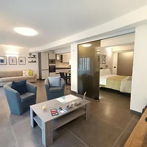 https://orlando-catania-luxury-open-space.sicilyhotelsitaly.net