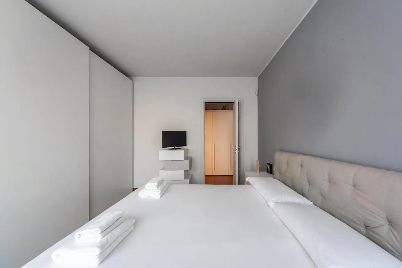 Darsena Cozy Apt - Porta Genova M2 Apartment Milan